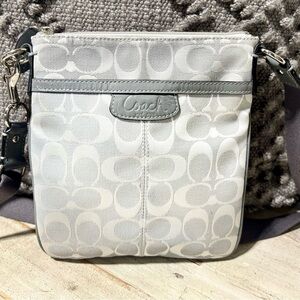 ❤️Coach Signature Pattern Crossbody Bag in Light Gray